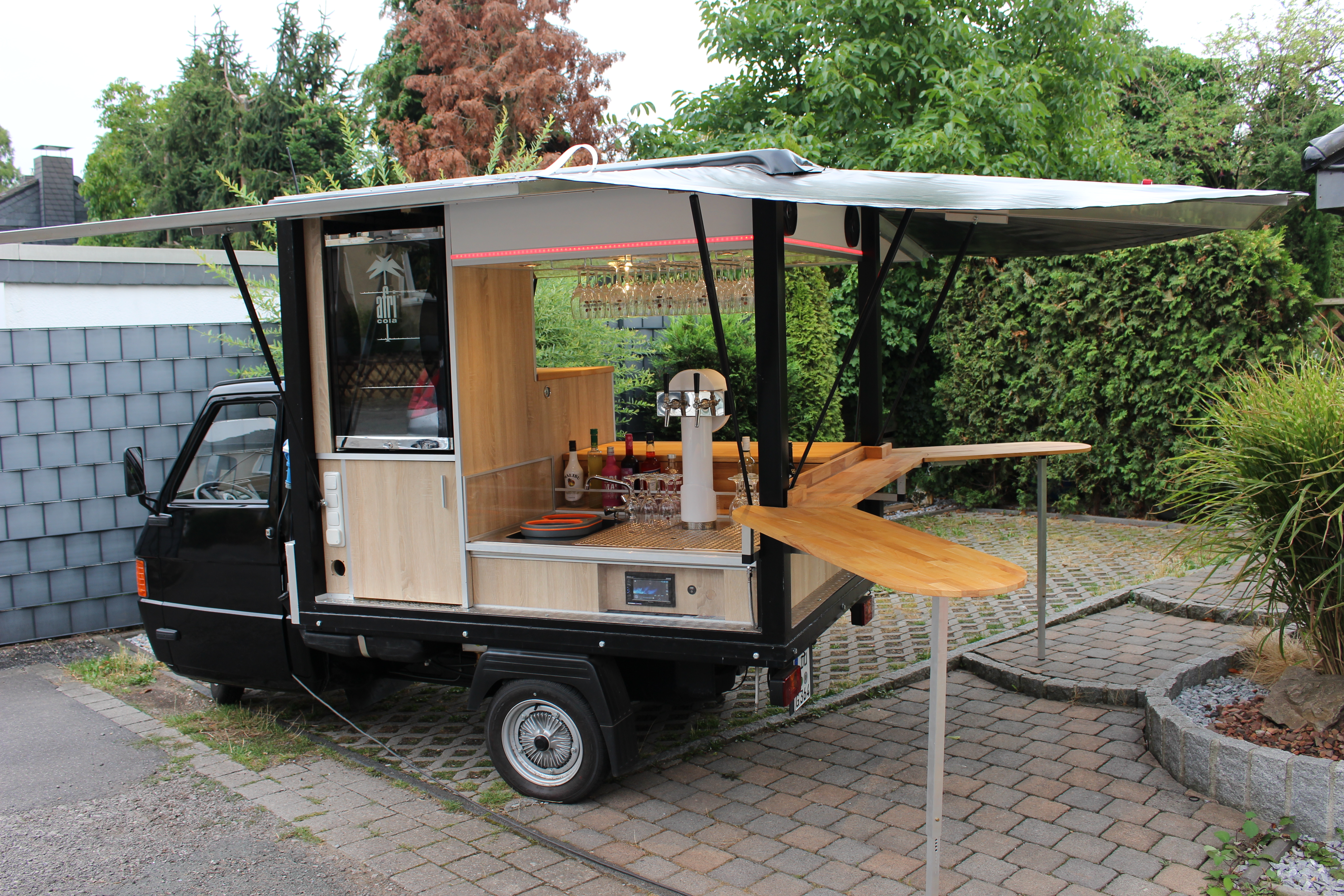 exklusiver Bierwagen , Ausschankwagen , Partymobil für Hochzeit