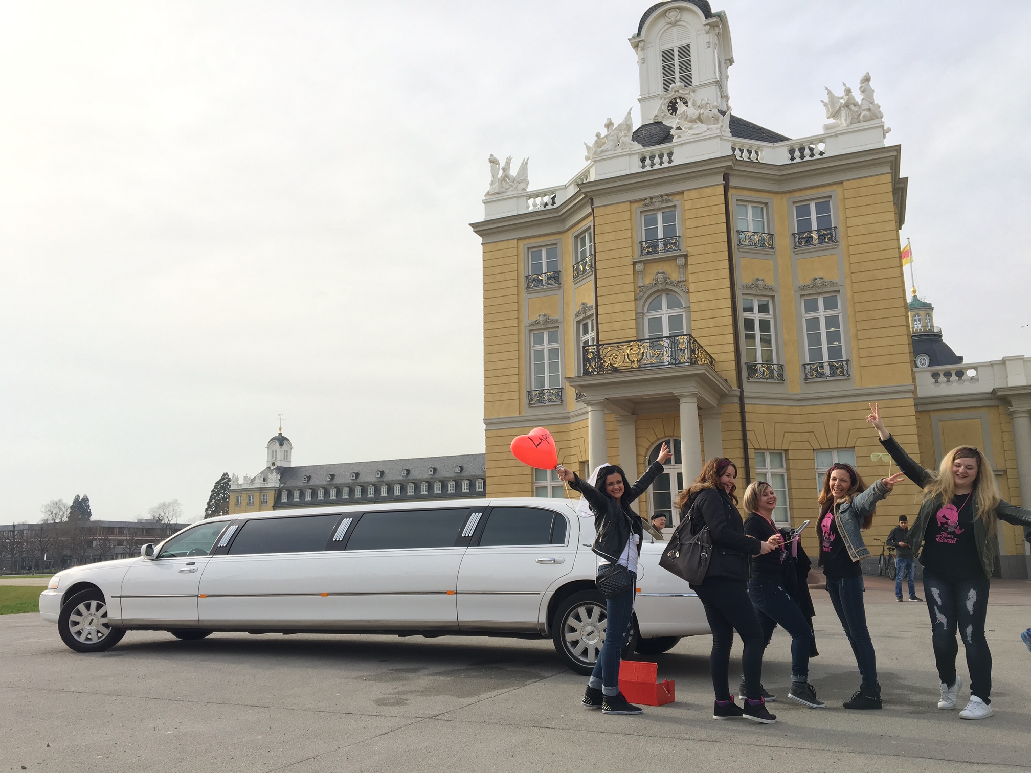 Super Stretchlimousine ab 99,- pro Stunde ...