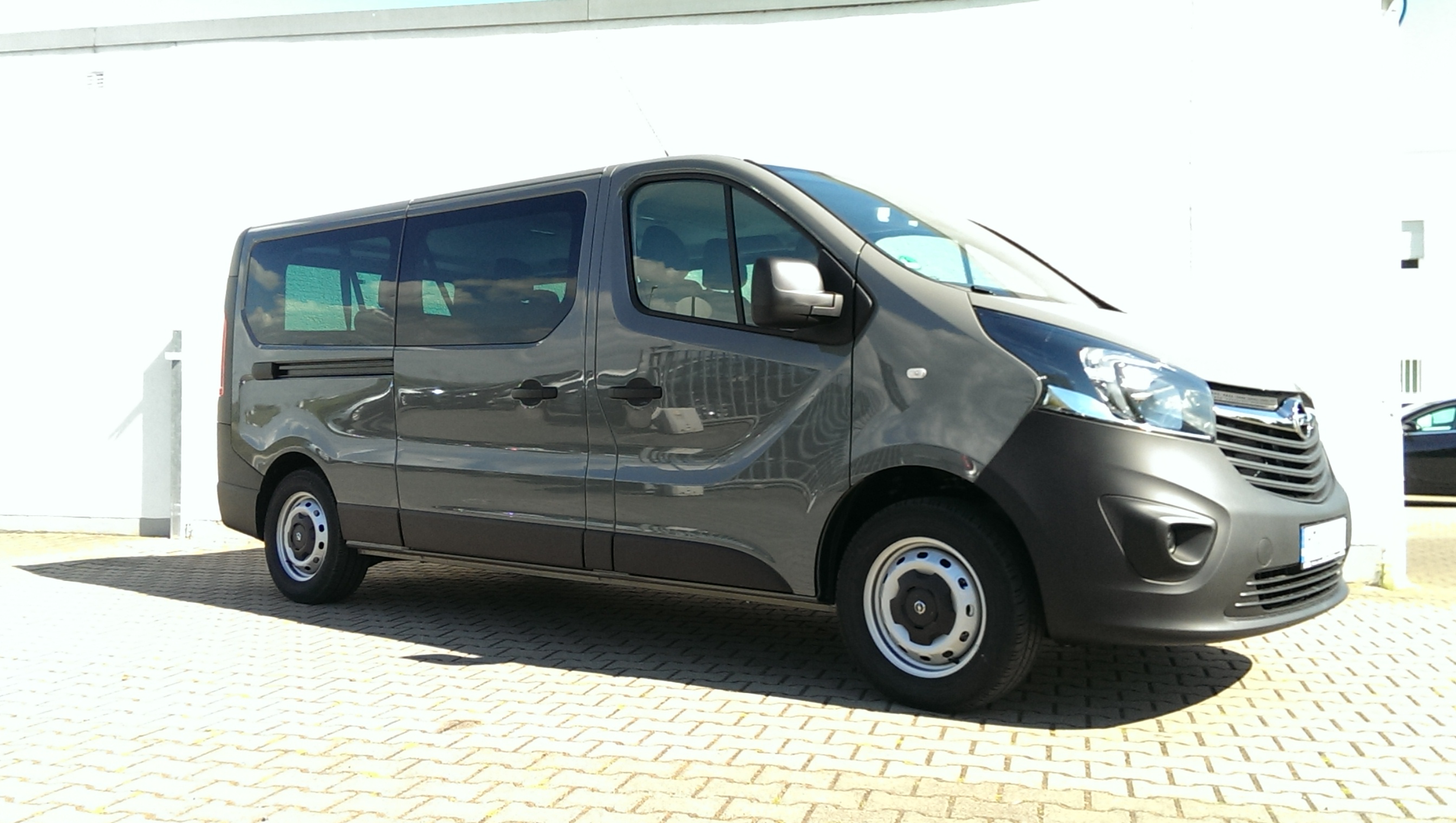 Opel Vivaro Combi L2H1 Bus Diesel, Van, Kleinbus , Minibus, 9-Sitzer ...