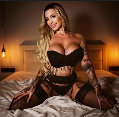 Stripperin Amanda Hard Mit Mega Traumk Rper Buchen Stripperin Mieten Erento Com