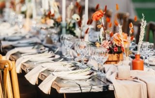 Hochzeitslocation mit Tisch-Schmuck